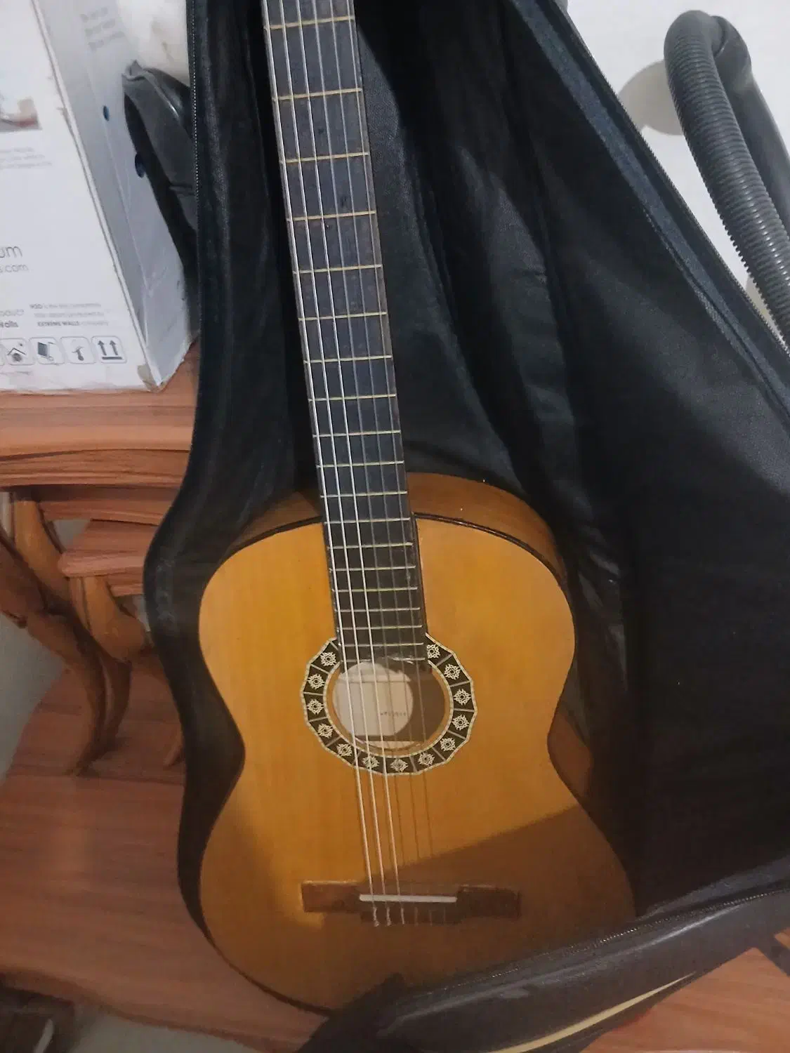 گیتار متاپور|گیتار، بیس، امپلیفایر|آشخانه, |دیوار