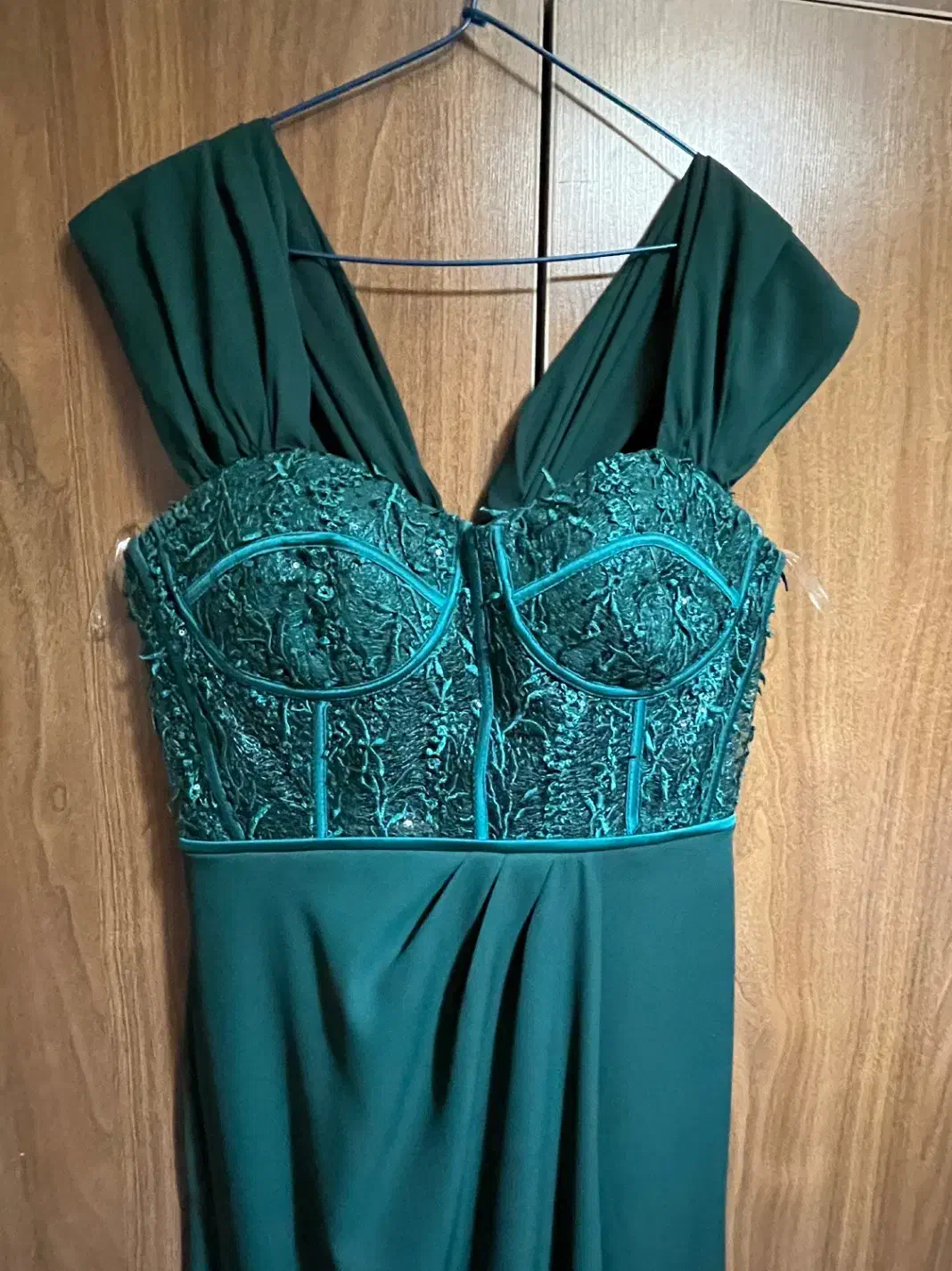 مجلسی|لباس|شهریار, شهریار|دیوار