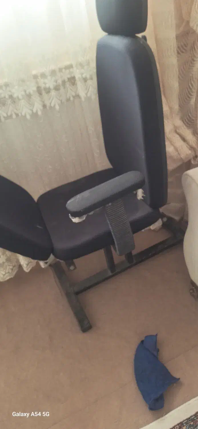 صندلی ارایشگری|آرایشگاه و سالن‌های زیبایی|ورامین, قويينک زهری|دیوار