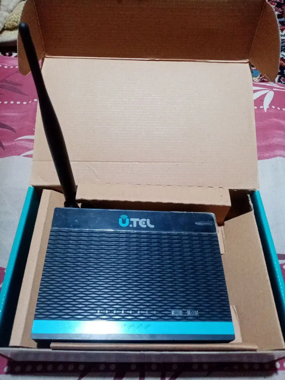 مودم|مودم و تجهیزات شبکه|صحنه, |دیوار