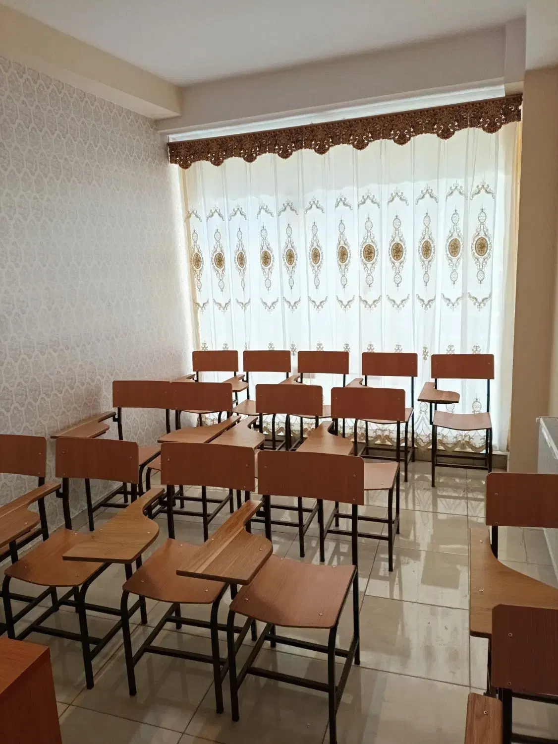 اجاره کلاس آموزشی|اجارهٔ کوتاه‌مدت دفتر کار و فضای آموزشی|تبریز, |دیوار