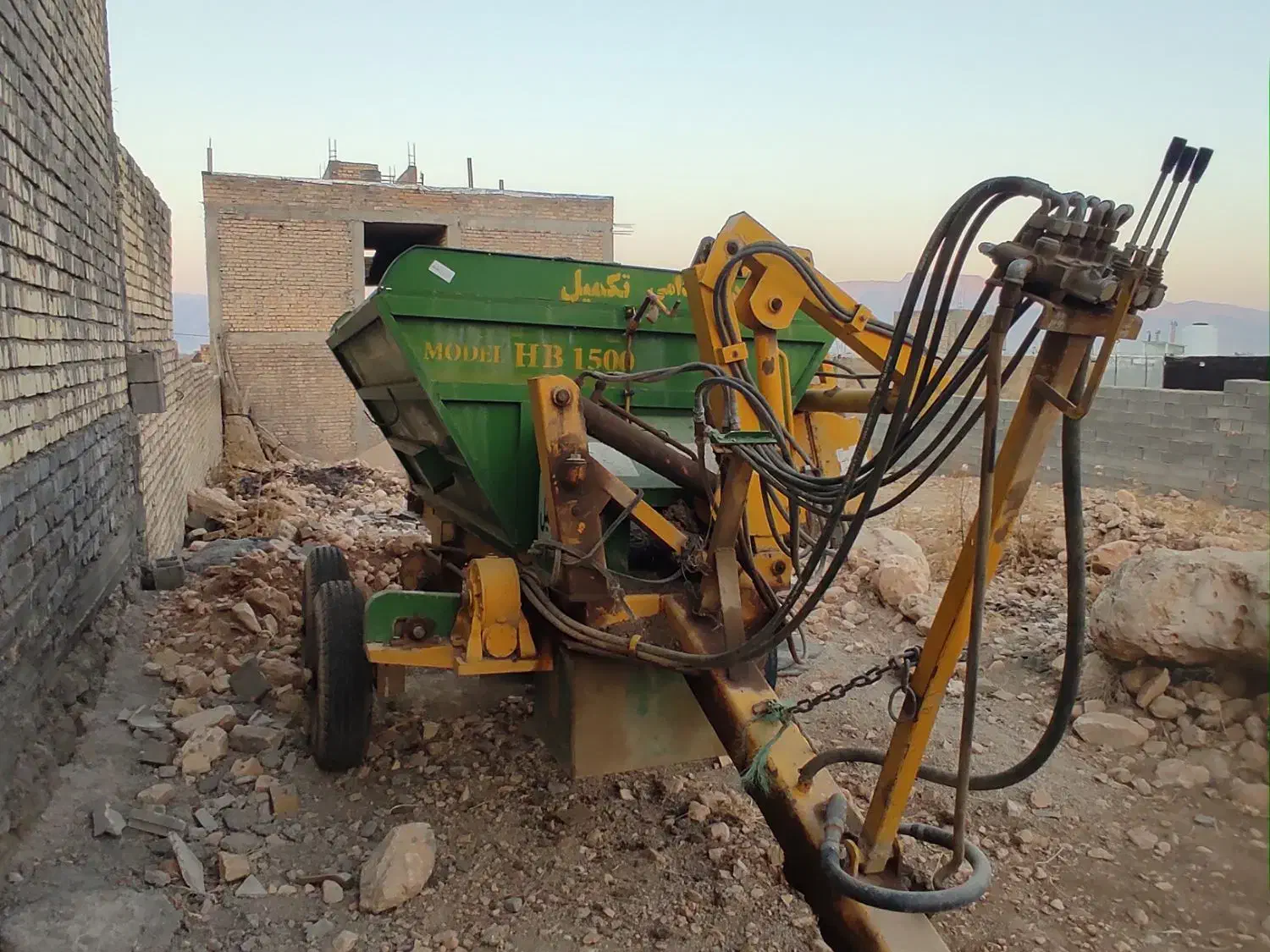 دستگاه کود پاش|ماشین‌آلات صنعتی|سیاخ دارنگون, |دیوار