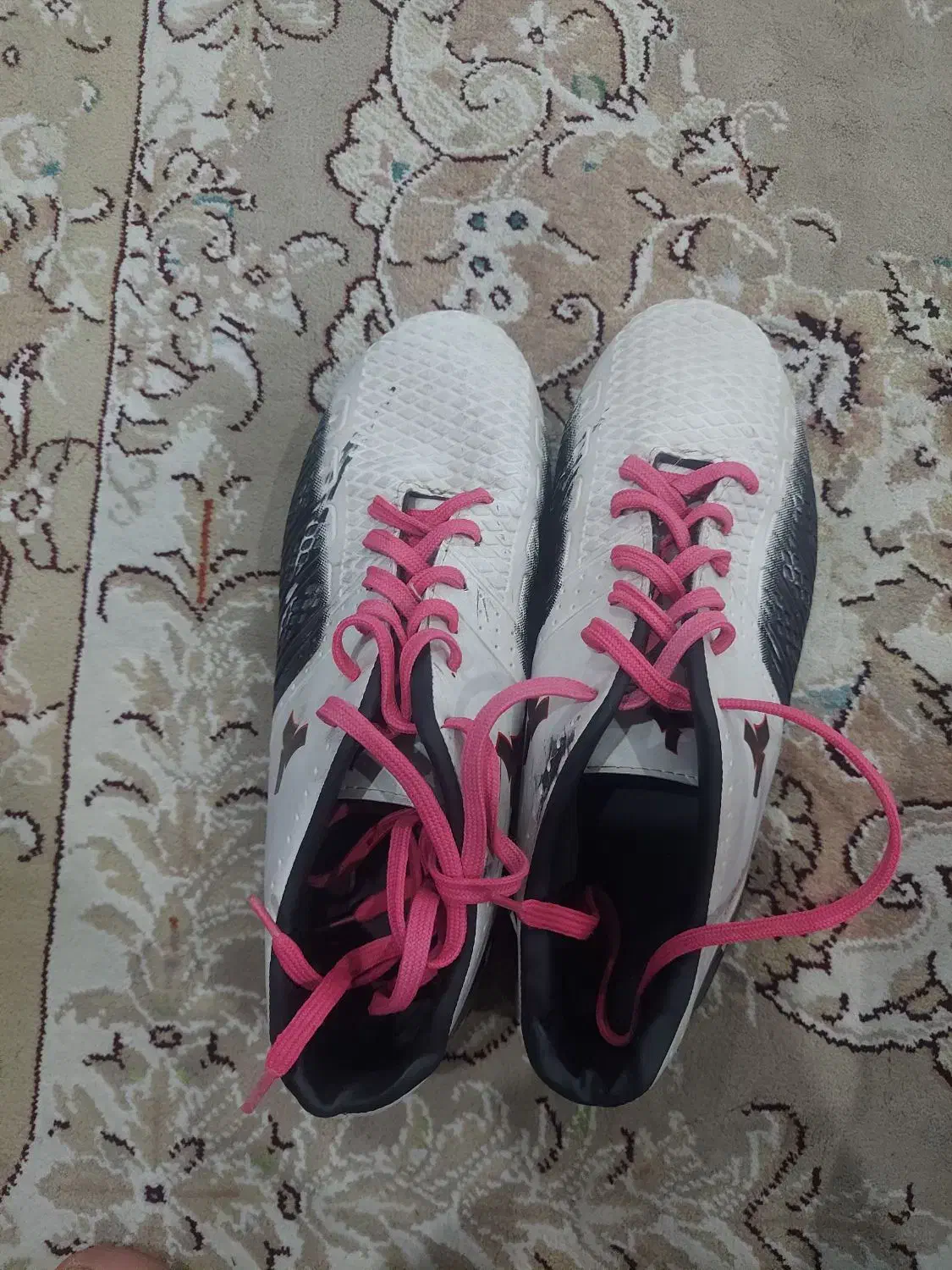 کفش چمن خارجی|کیف، کفش، کمربند|اسفراین, |دیوار