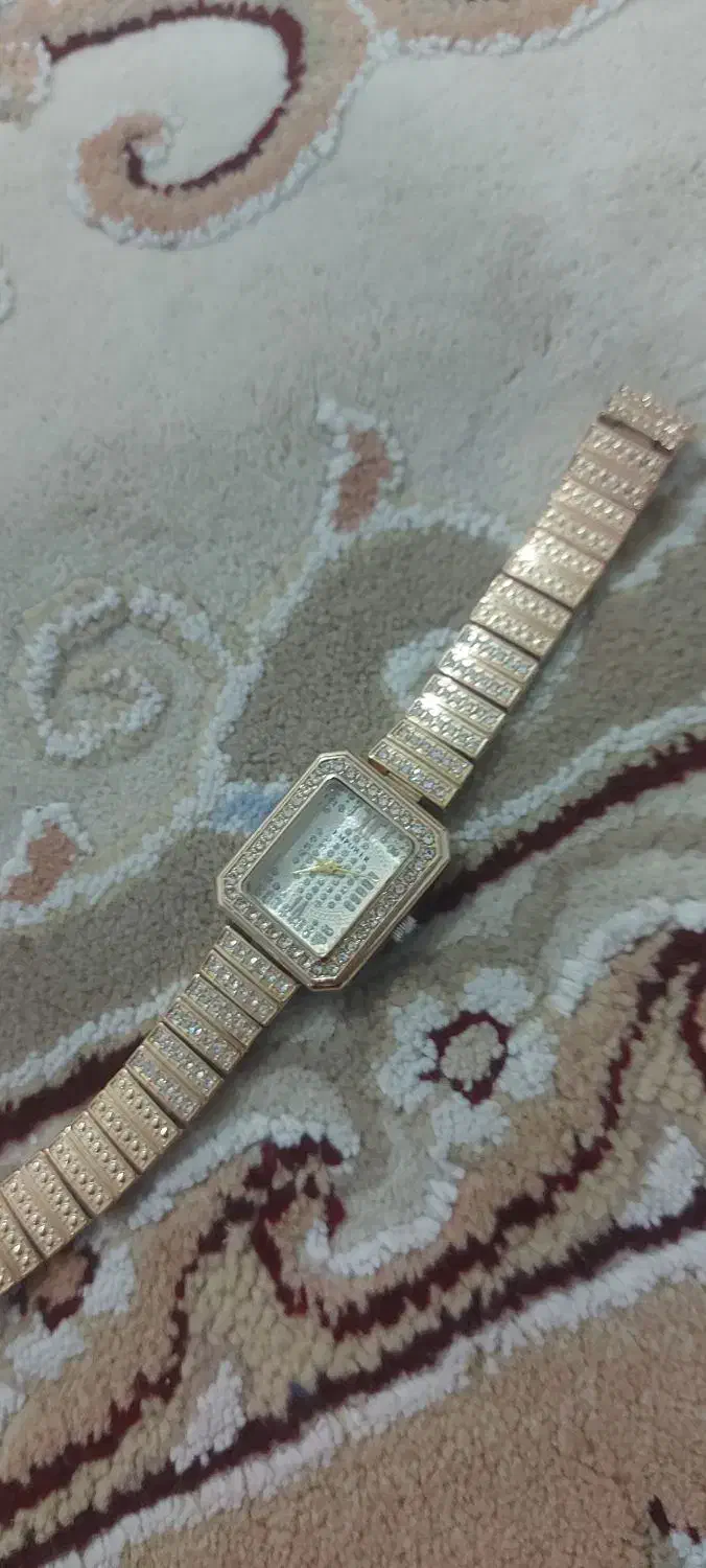 ساعت زیبای طلایی زنانه|ساعت|گرمی, |دیوار