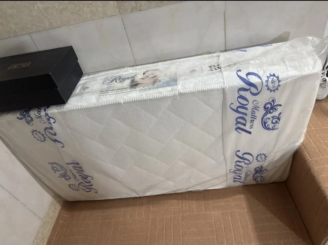 تشک رویال اصل پک اصل کارخونه ای حتی باز هم نشده|تشک تختخواب|قم, دروازه چوبی|دیوار