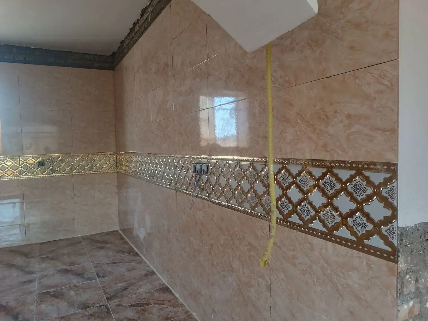 کاشی کارم سرامیک کار|خدمات پیشه و مهارت|کیش, |دیوار