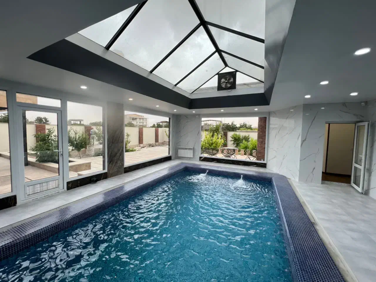 رهن سالیانه ویلا مدرن استخر داخل|اجارهٔ خانه و ویلا|کرج, فاز ۲ مهرشهر|دیوار