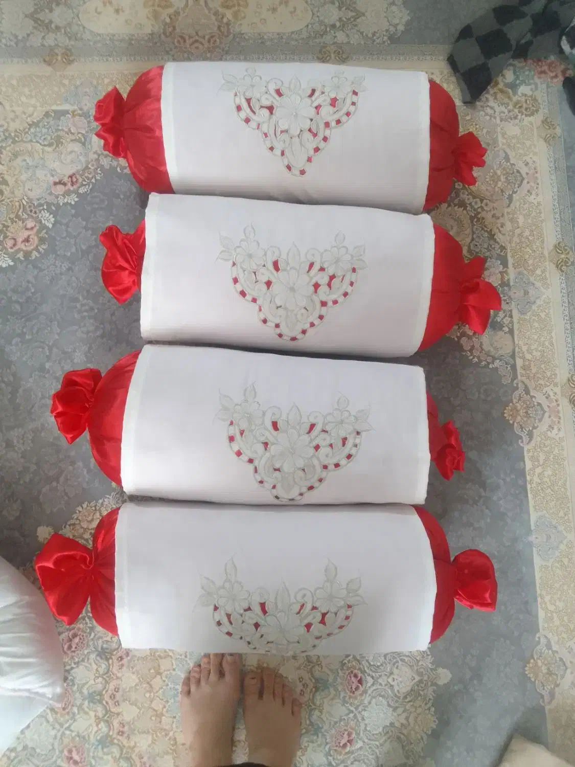 فروش ۴ عدد بالش گرد|رختخواب، بالش، پتو|محمدیه-قزوین, |دیوار