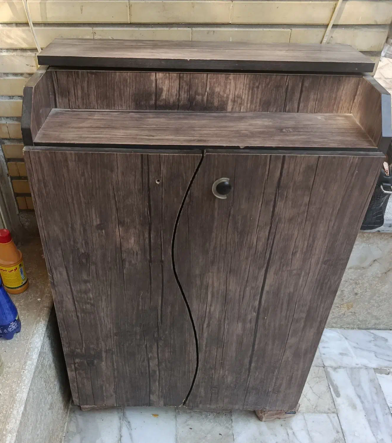 ویترین با وسیله هایش پانزده میلیون|بوفه، ویترین، کنسول|اندیشه, اندیشه فاز ۳|دیوار