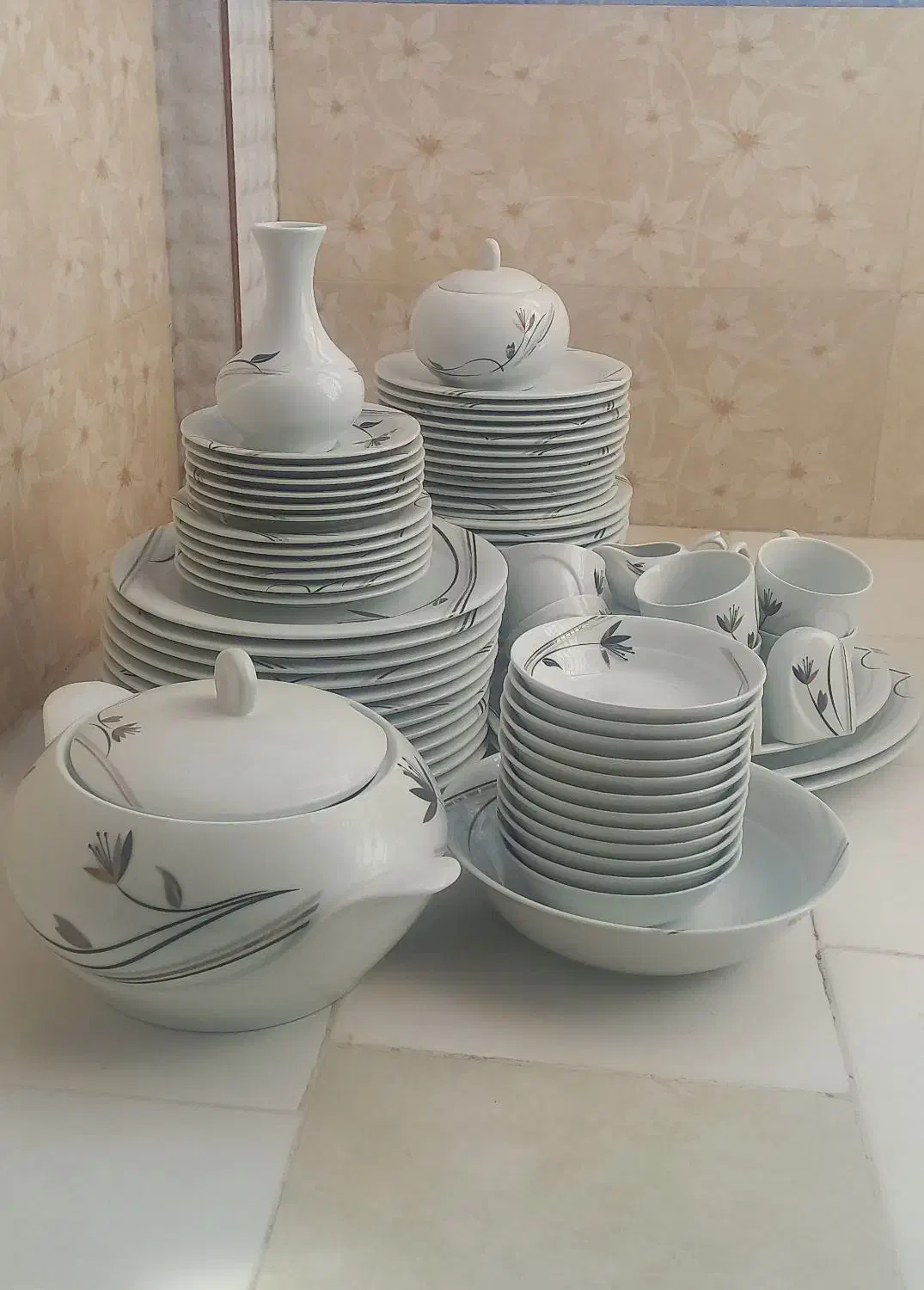 سرویس چینی توس ۸۱ پارچه|ظروف سرو و پذیرایی|بومهن, |دیوار