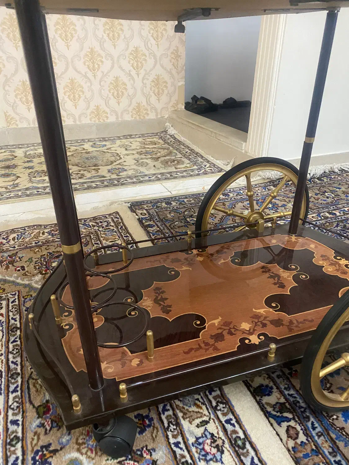 میز بار کاملا سالم و تمیز|بوفه، ویترین، کنسول|تهران, آجودانیه|دیوار