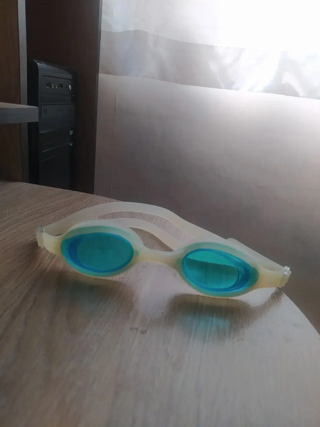 عینک شنا|تجهیزات ورزشی|لاهیجان, انقلاب|دیوار