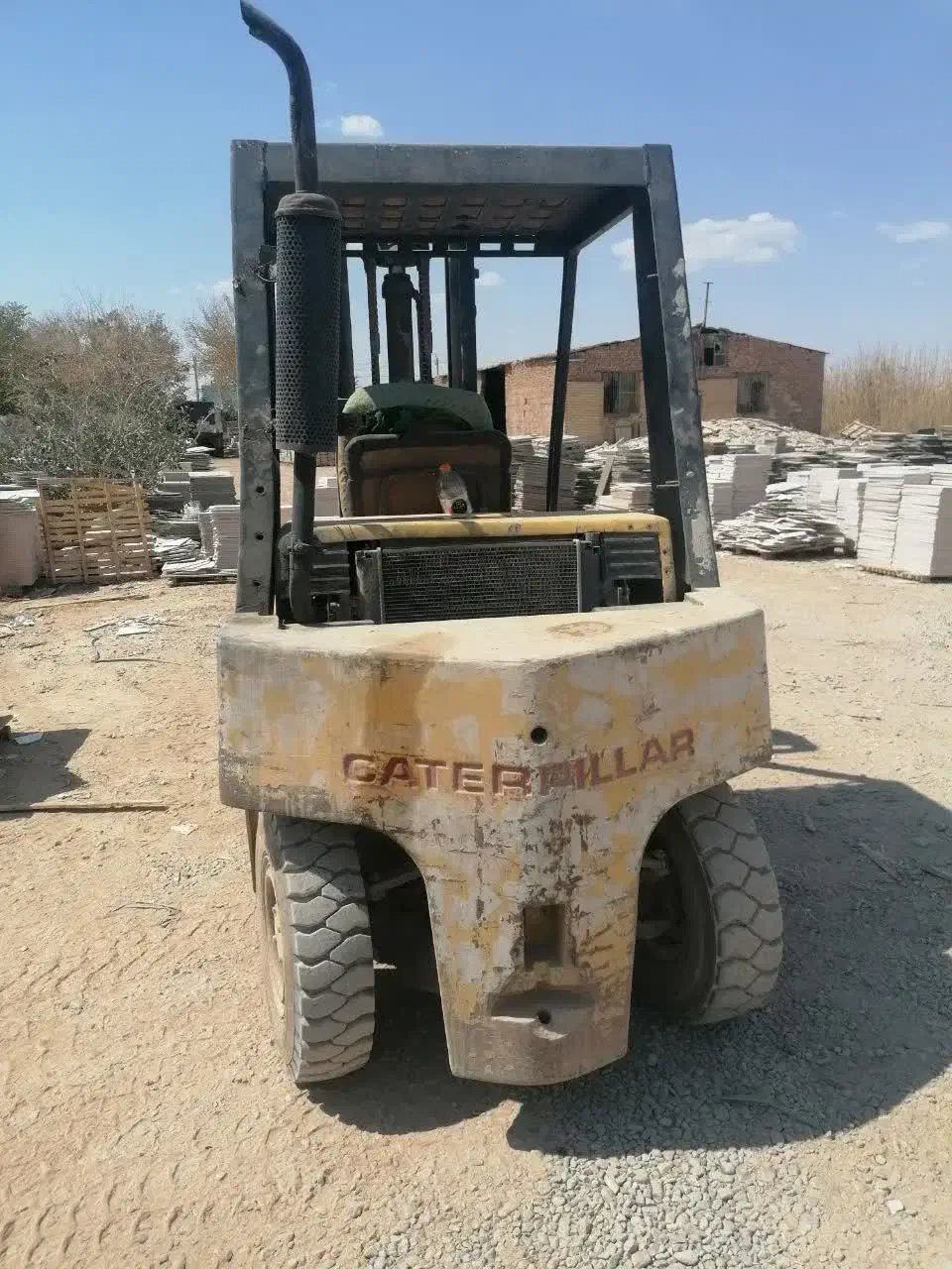 لیفتراک کاترپیلار ۴ تن|ماشین‌آلات صنعتی|یزد, |دیوار