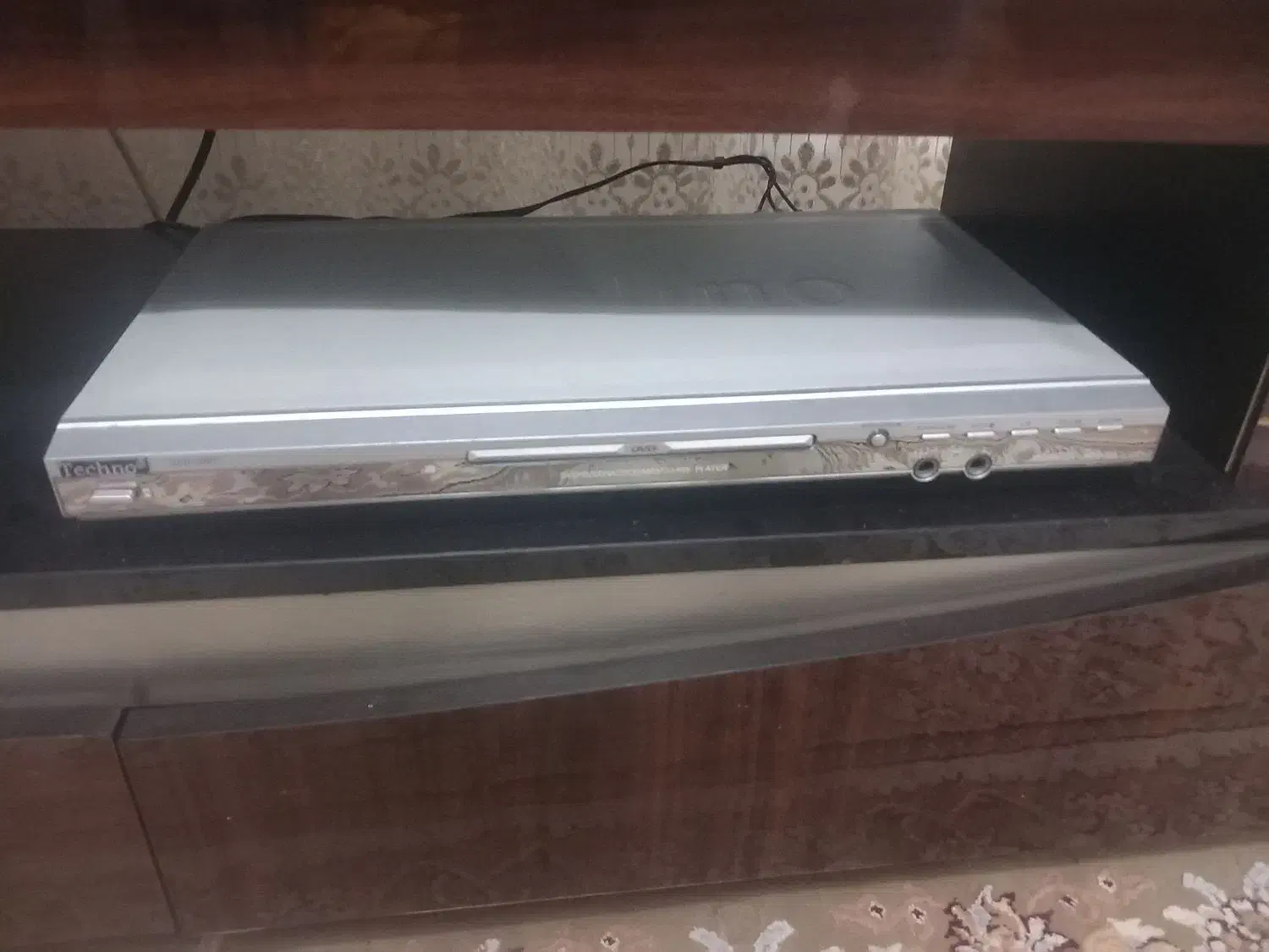 یک عدد دستگاه سی دی بفروش میرسد|پخشکننده DVD و ویدیو|رشت, عینک|دیوار