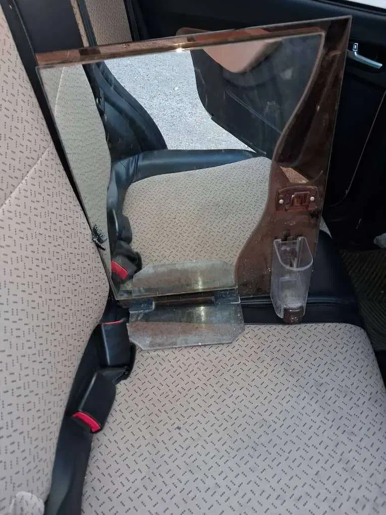 روشویی سرویس بهداشتی به همراه آیینه و شیر|لوازم سرویس بهداشتی|ساری, |دیوار