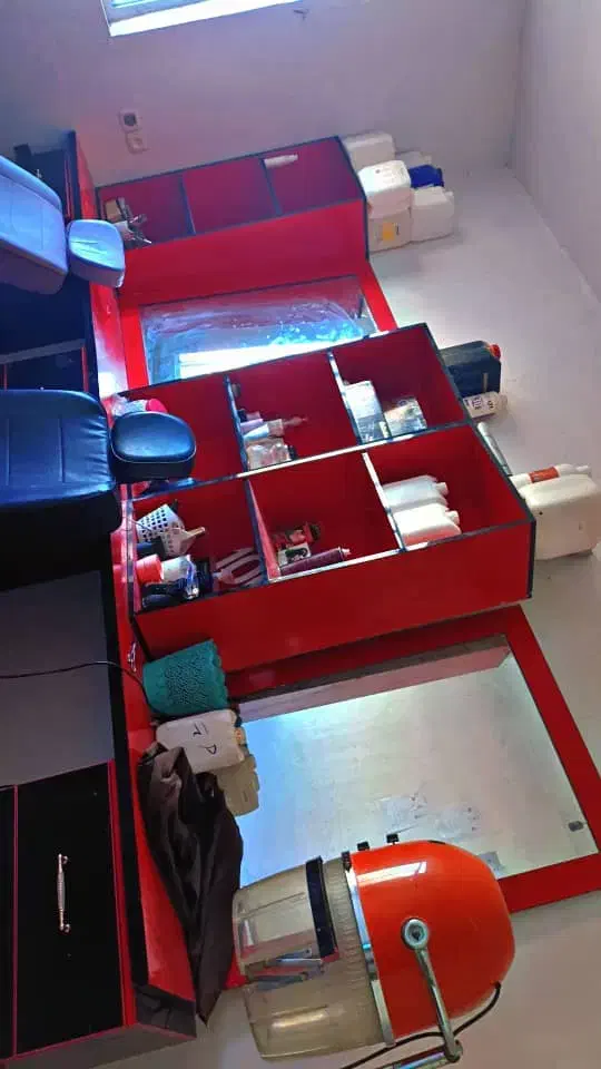 دکور ارایشگاه زنانه|آرایشگاه و سالنهای زیبایی|ارژن, |دیوار