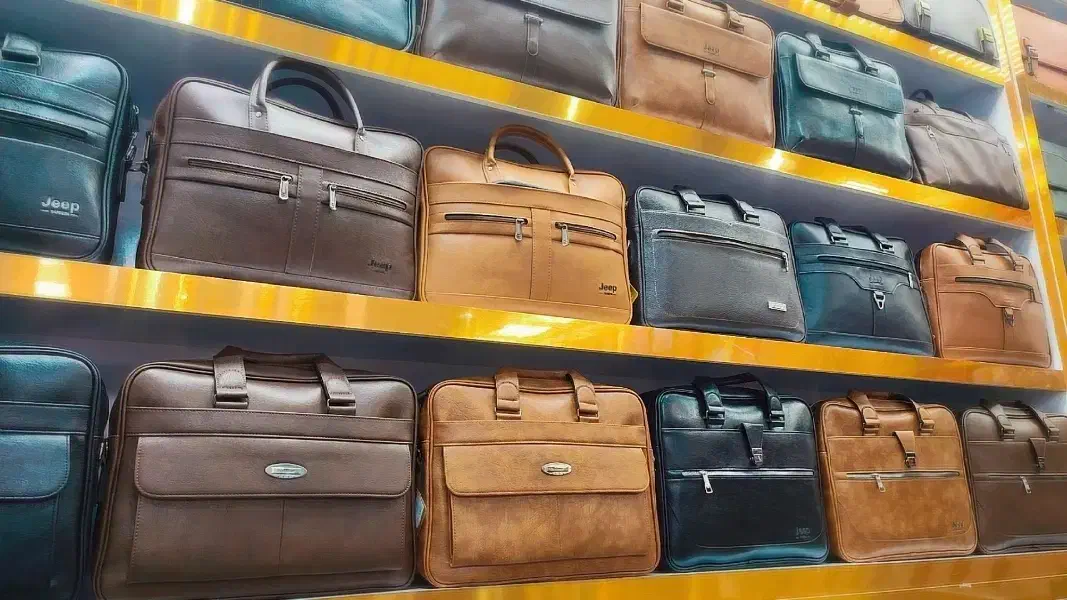 تنوع کیف های اداری و دوشی در فروشگاه ماموت|کیف، کفش، کمربند|بیرجند, |دیوار