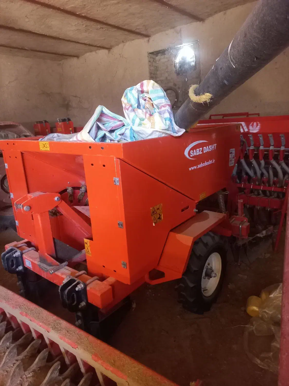 سیبکار انگشتی|خودرو سنگین|کبودرآهنگ, |دیوار