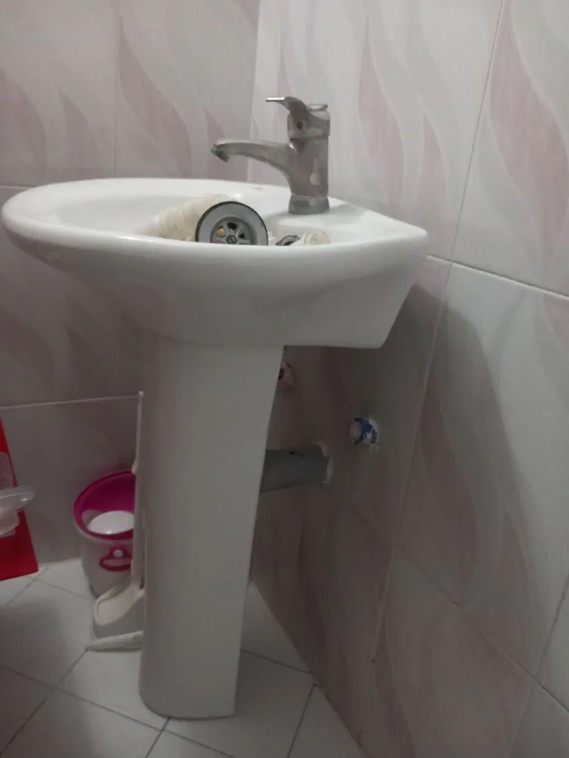 روشویی و آینه|لوازم سرویس بهداشتی|گلبهار, شهر جدید گلبهار|دیوار