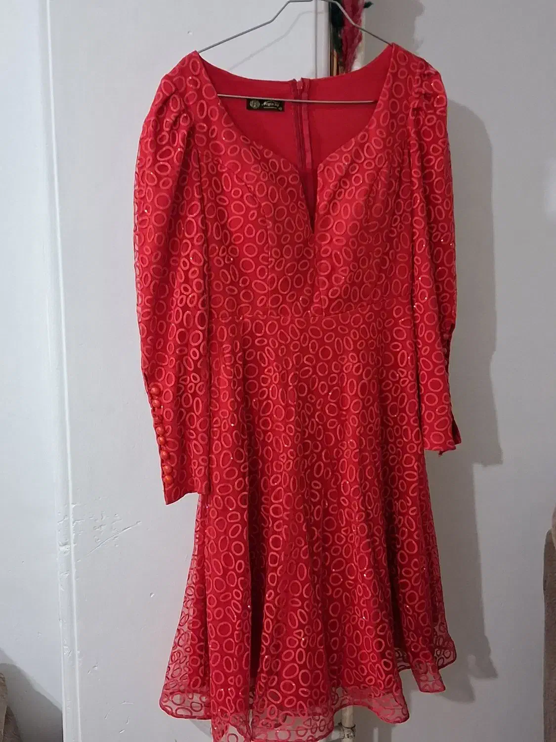 مجلسی کوتاه در حد نو|لباس|آستارا, |دیوار