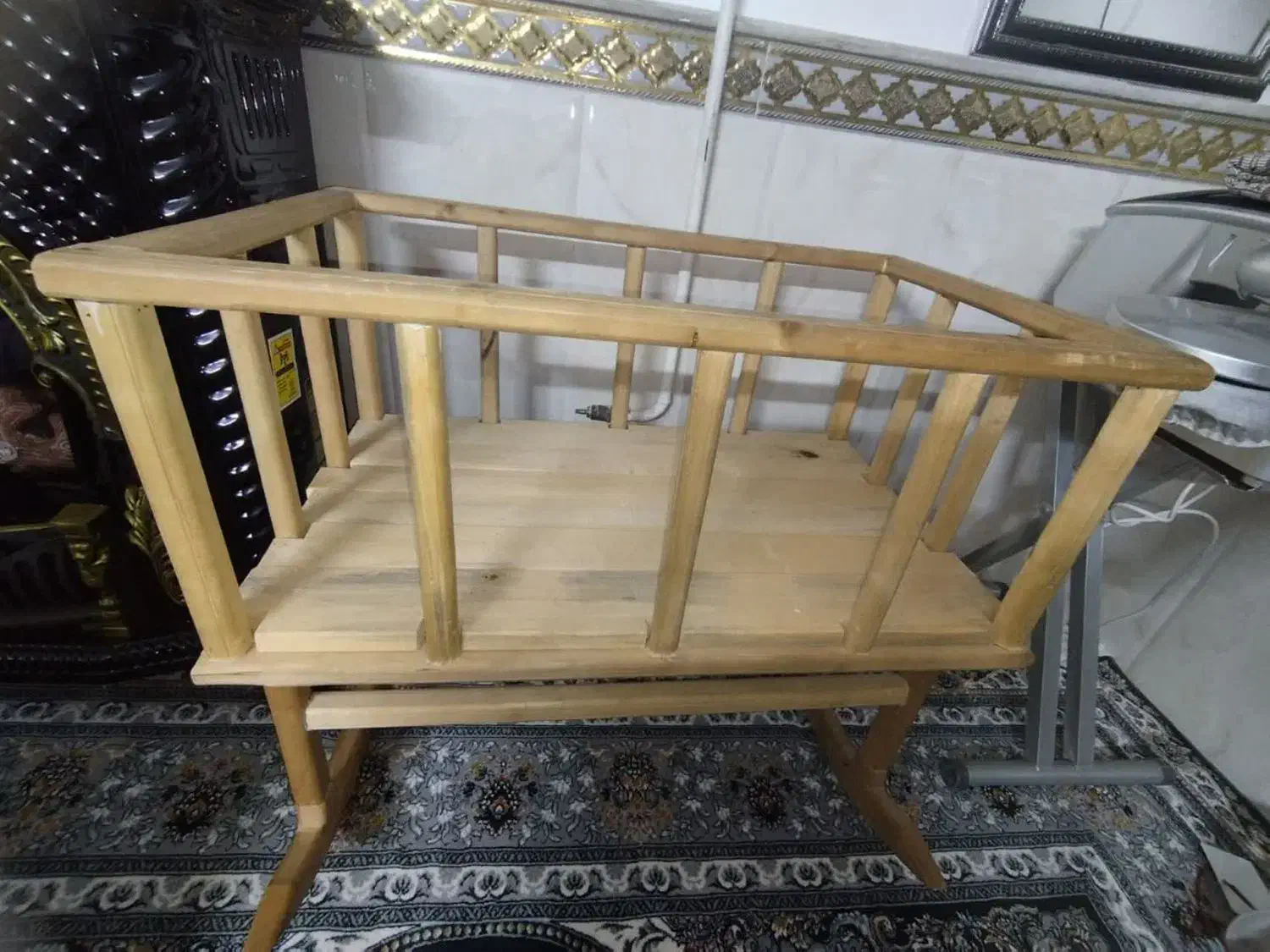 گهواره چوبی|اسباب و اثاث بچه|قم, ولیعصر|دیوار