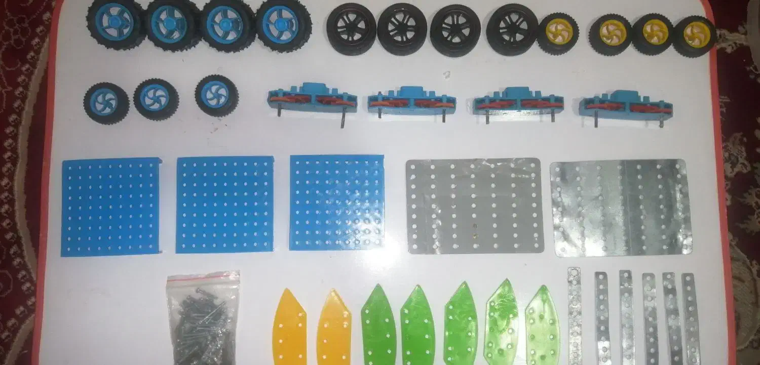 تعدادی لوازم ربات|اسباب‌‌بازی|نیشابور, مسکن مهر نور|دیوار