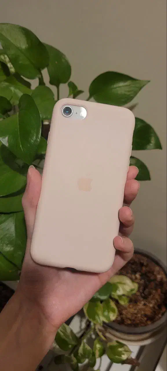 ایفونse 2020|موبایل|قم, جهان بینی|دیوار