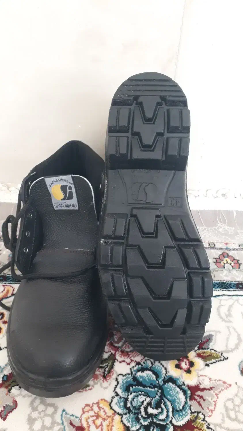 کفش‌ایمنی‌نو‌نو‌‌دو‌جفت|کیف، کفش، کمربند|نیشابور, مازول|دیوار