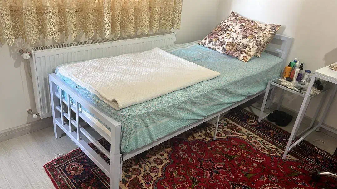 تخت تک نفره خوشخواب تشک ومیز آرایش وپا تختی|تخت و سرویس خواب|مراغه, |دیوار