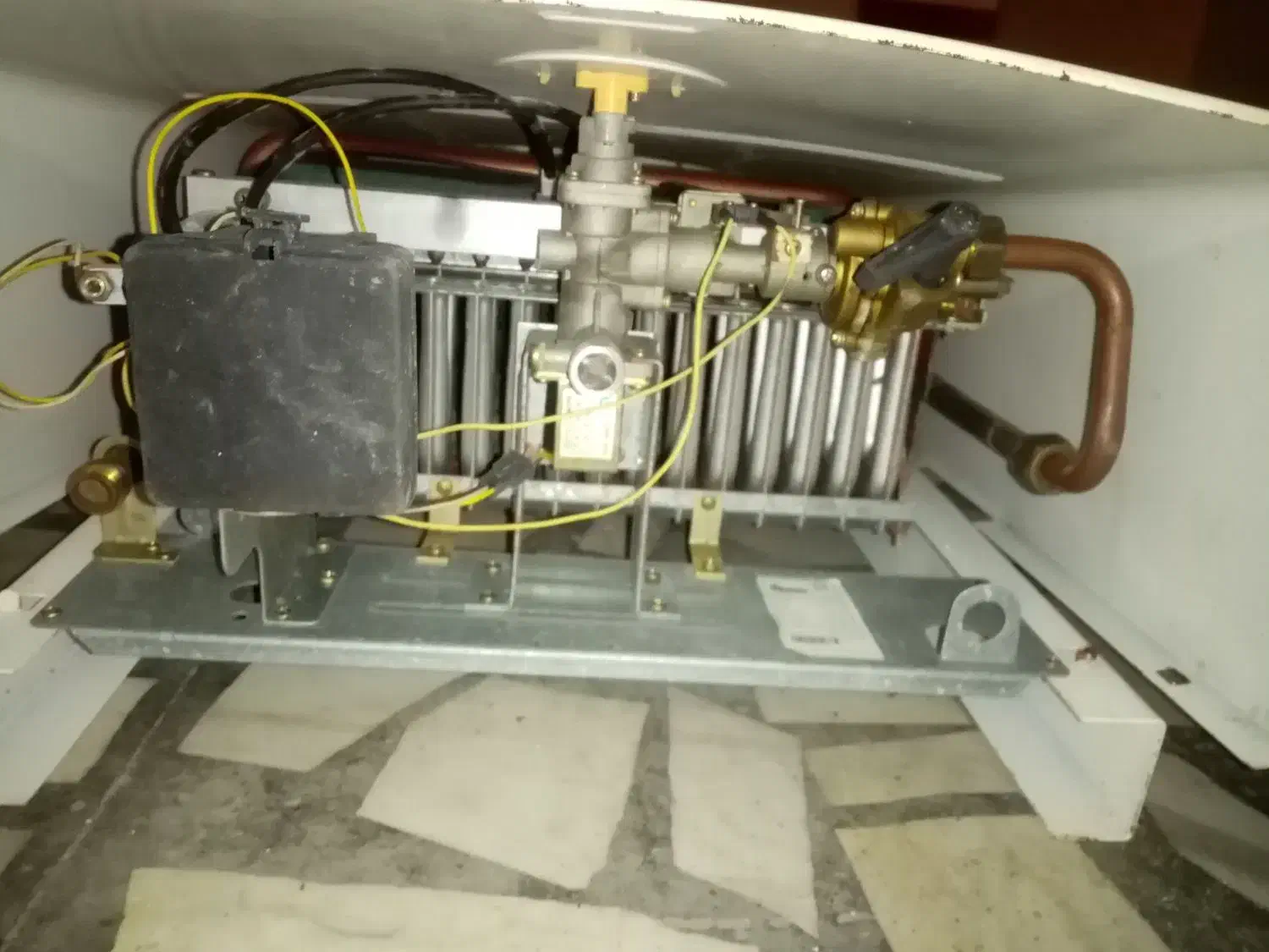 آبگرمکن دیواری بوتان مدل B3218i|آبگرمکن، پکیج، شوفاژ|نور, |دیوار