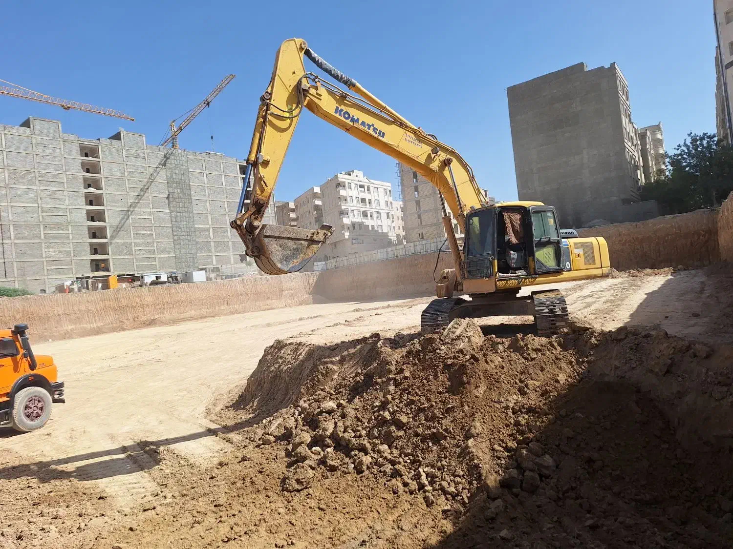 اجاره بیل مکانیکی ۲۲۰ خط۷|خدمات حمل و نقل|ری, شهرک نظامی|دیوار