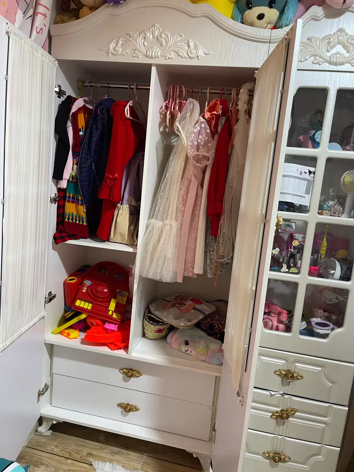 تخت و کمد کودک در حد نو|اسباب و اثاث بچه|ساوه, |دیوار