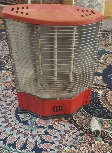 بخاری برقی سه شعله سالم در حد نو قیمت ۹۰۰تومن|بخاری، هیتر، شومینه|جیرفت, |دیوار
