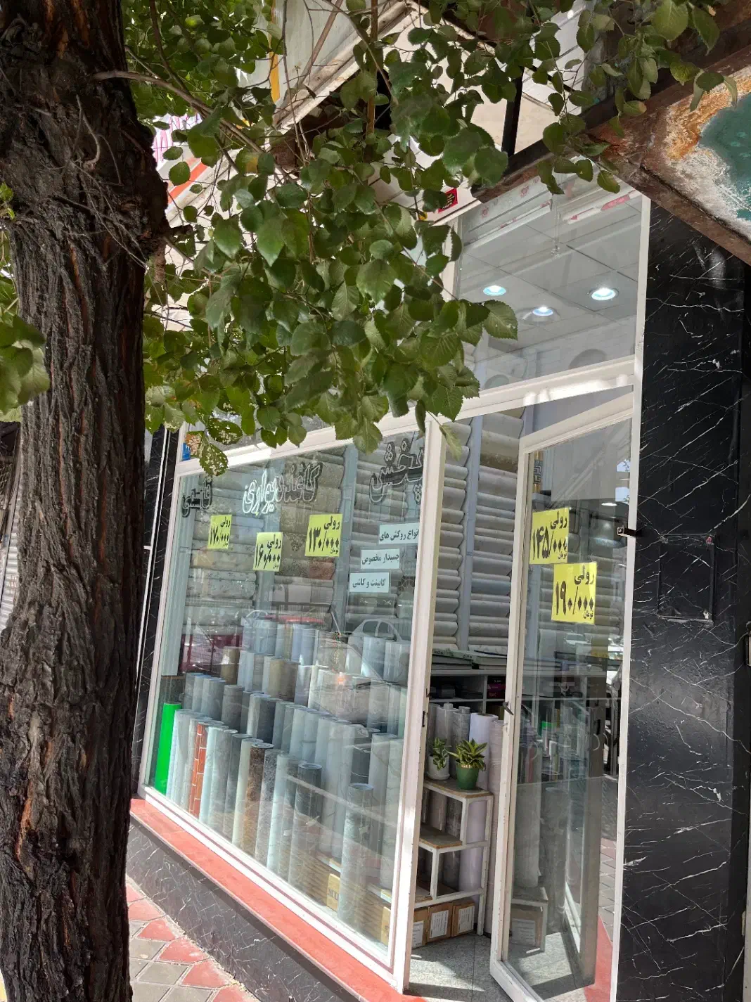 به یک فروشنده و یک انباردار اقا نیازمند هستیم|استخدام خدمات فروشگاه و رستوران|تهران, افسریه جنوبی|دیوار