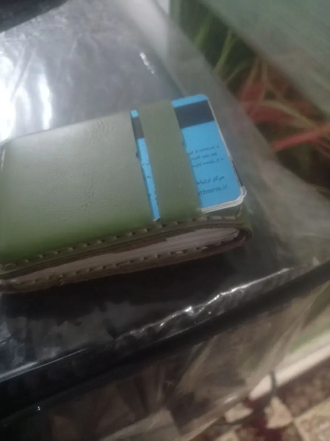 مدارک پیدا شده|اشیا|دورود, |دیوار