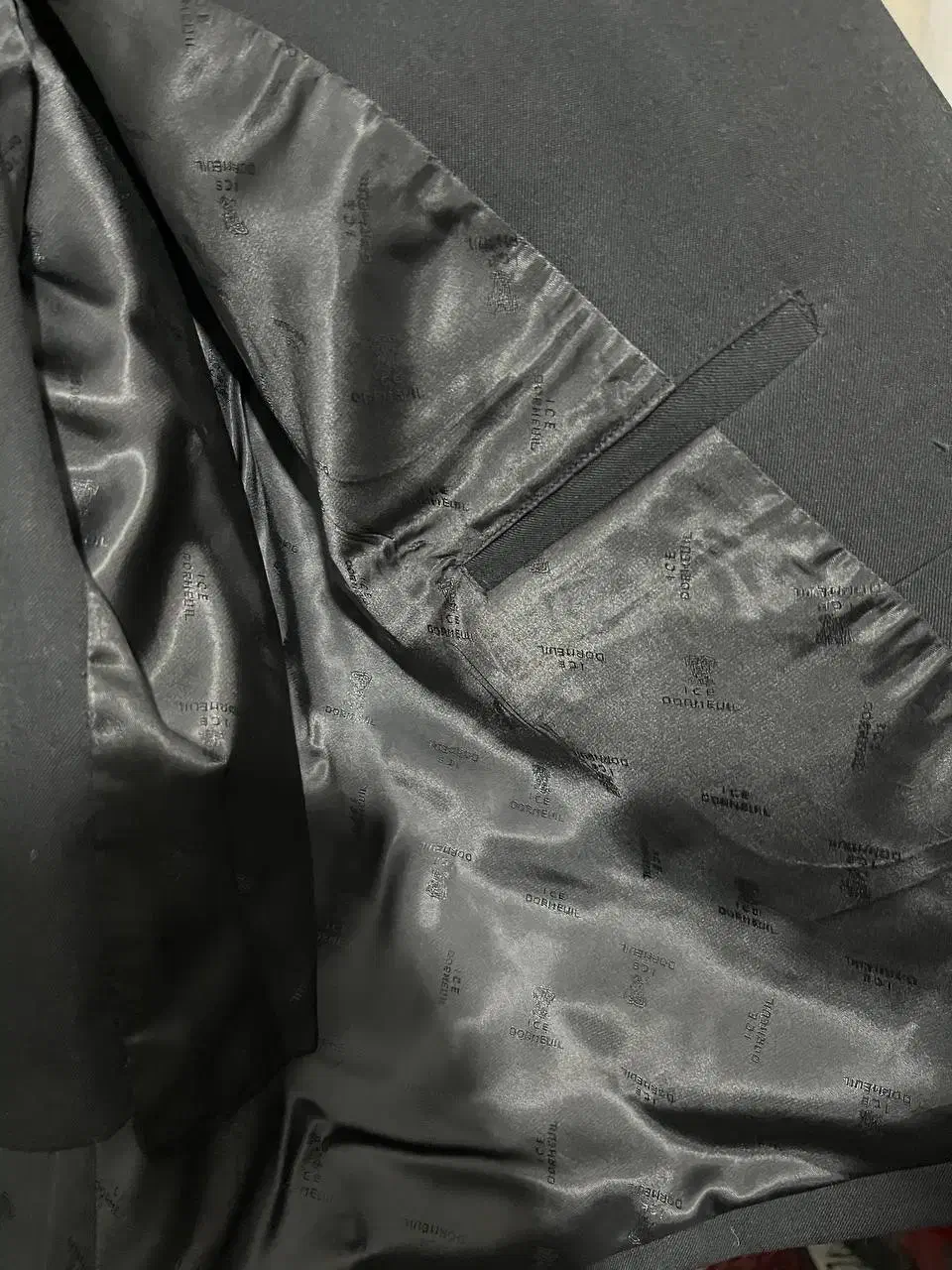 کت شلوارهمراه باجلیقه|لباس|قم, باجک سه|دیوار