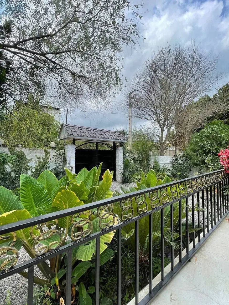 ویلاباغ۲۵۰م مبله سندرسمی فروش به علت مهاجرت|فروش خانه و ویلا|ایزدشهر, |دیوار