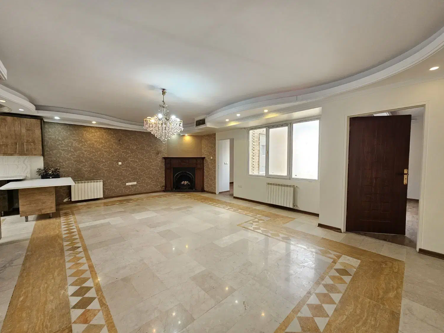 ۱۰۵ متر/خوش نقشه/کوچه پهن/فول امکانات