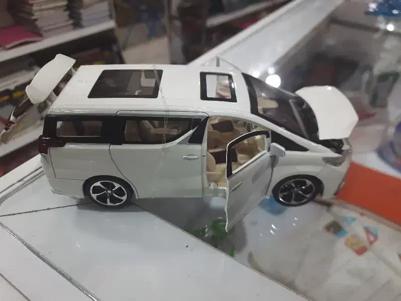 ماکت فلزی ماشین|اسباب‌‌بازی|لاهیجان, شیشه گران|دیوار