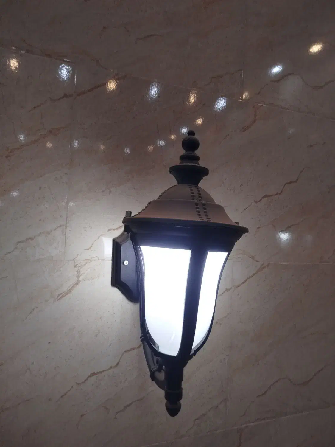 سه عدد لامپ دیواری و دو عدد لوستر فانتزی|لامپ و چراغ|سبزوار, امیریه|دیوار