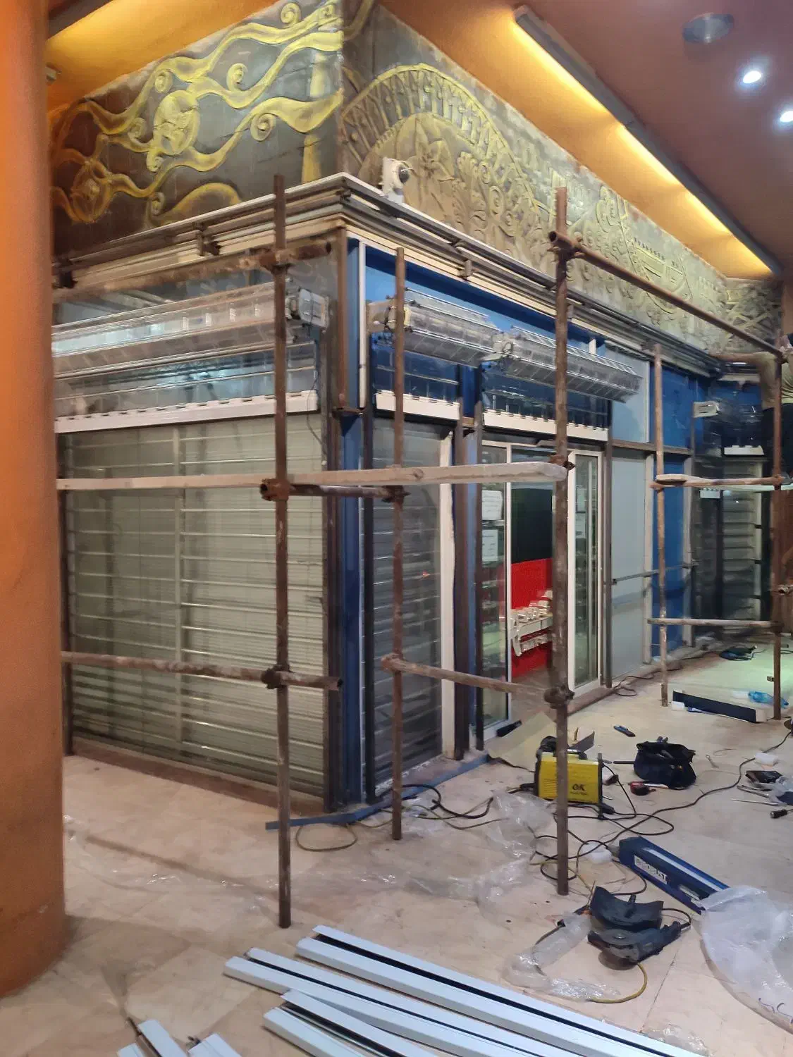 درب کرکره. شیشه سکوریت.دوربین مداربسته|خدمات پیشه و مهارت|بندرعباس, |دیوار