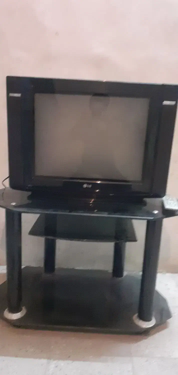 تلویزیون ال چی و میز و دستگاه دیجیتال|تلویزیون و پروژکتور|کاشان, فاز ۲ ناجی آباد|دیوار