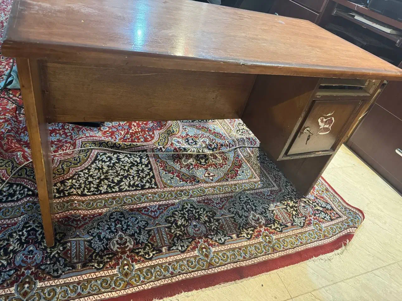 میز‌ تحریر چوبی|میز تحریر و کامپیوتر|ری, جوانمرد قصاب|دیوار