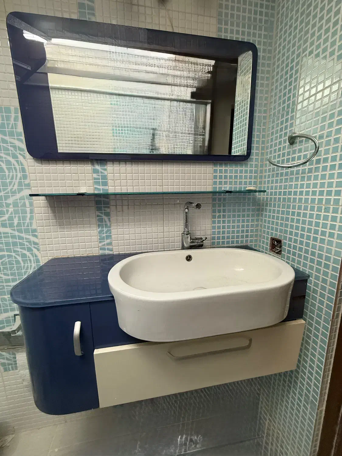 روشویی همراباآیینه ما رک توتی درحد نو|لوازم سرویس بهداشتی|گرگان, |دیوار