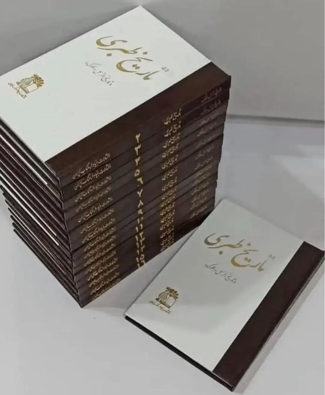 تاریخ طبری|کتاب و مجله تاریخی|رشت, لاکان|دیوار