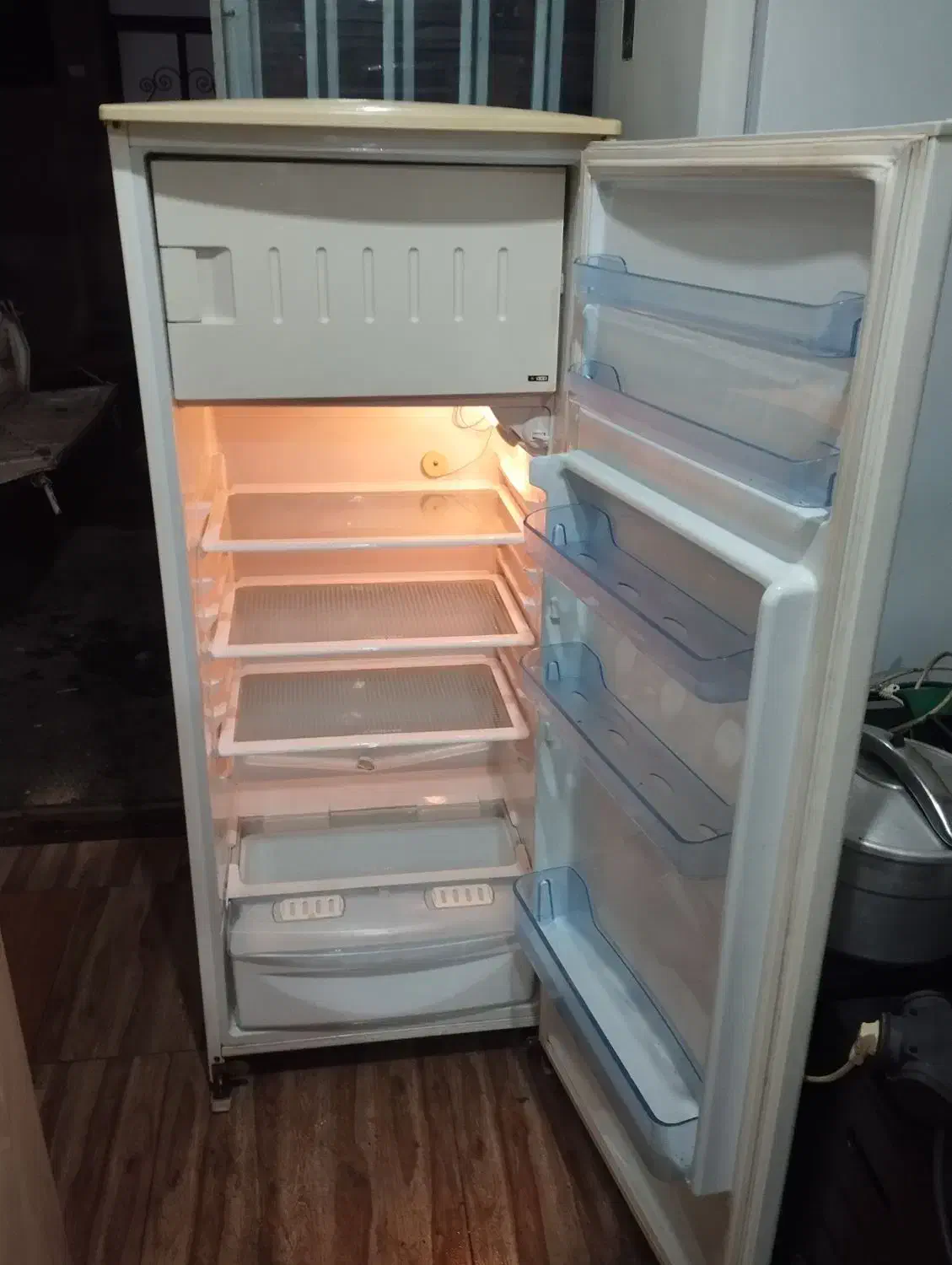 یخچال فریزرفلور15فوت درحدصفرکاملاسالم|یخچال و فریزر|رشت, عینک|دیوار