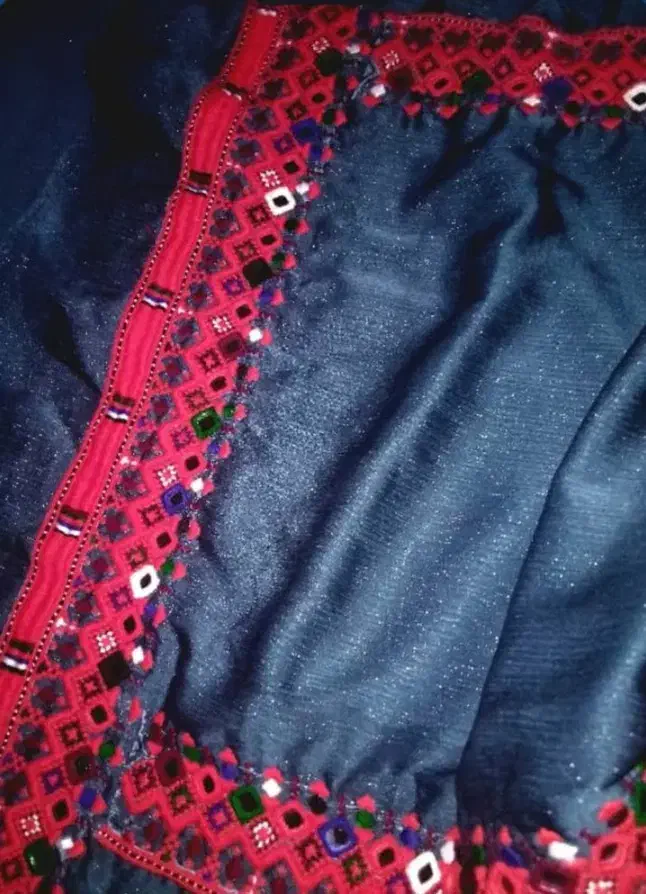 پذیرش انواع کریشی و دوخت|لباس|لاشار, |دیوار