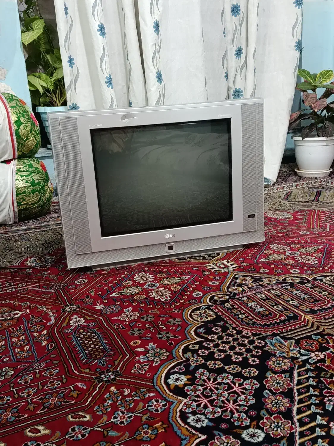 تلویزیون LG قدیمی|تلویزیون و پروژکتور|نورآباد ممسنی, |دیوار
