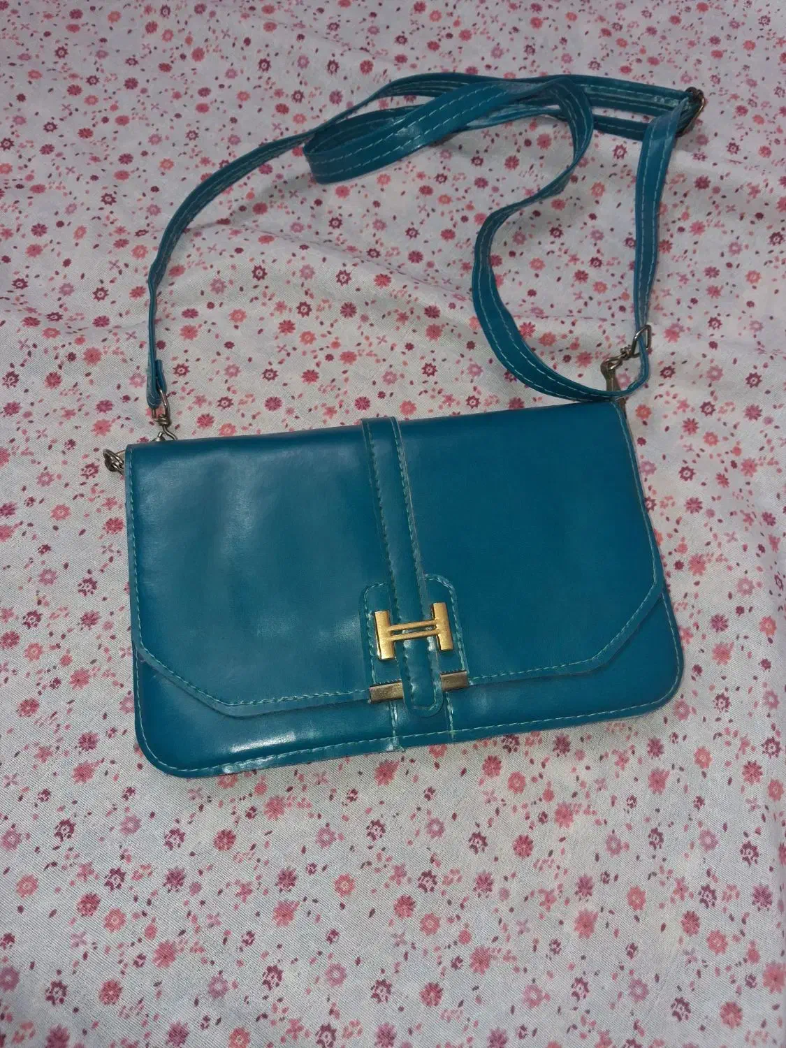 کیف|کیف، کفش، کمربند|مسجد سلیمان, |دیوار