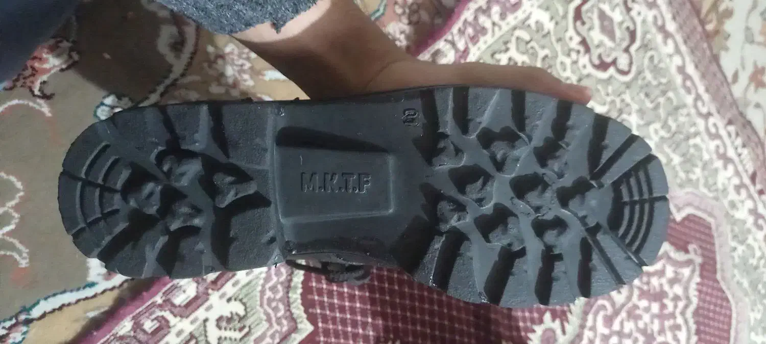 پوتین|کیف، کفش، کمربند|قروه, |دیوار